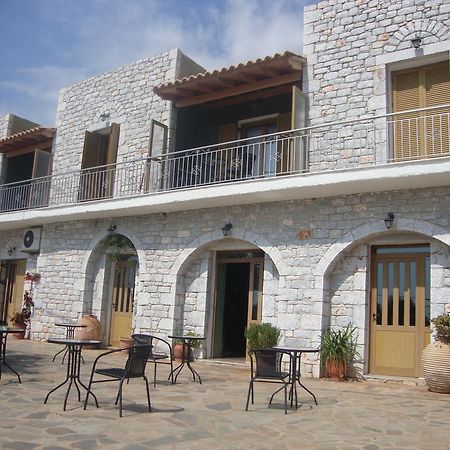 Kafiona Guesthouse Pírgos Dhiroú Екстериор снимка