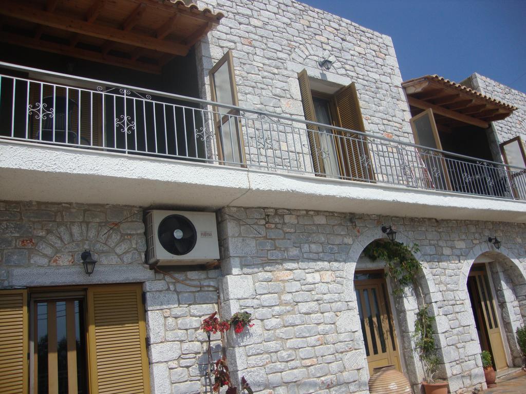 Kafiona Guesthouse Pírgos Dhiroú Екстериор снимка