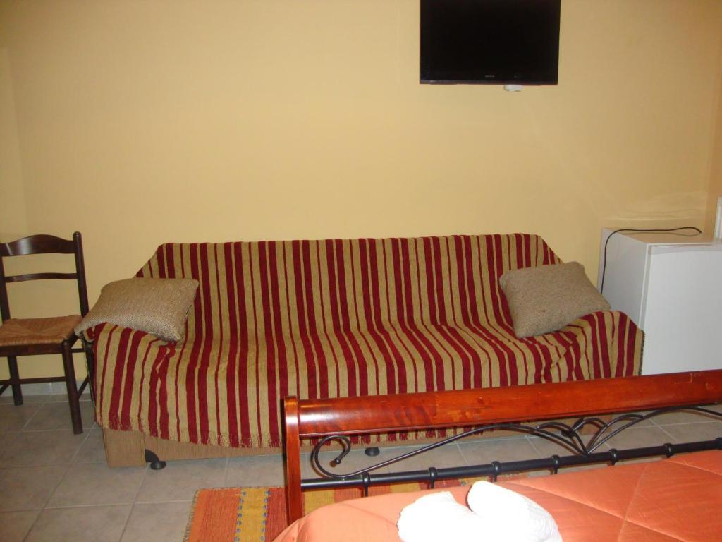 Kafiona Guesthouse Pírgos Dhiroú Стая снимка