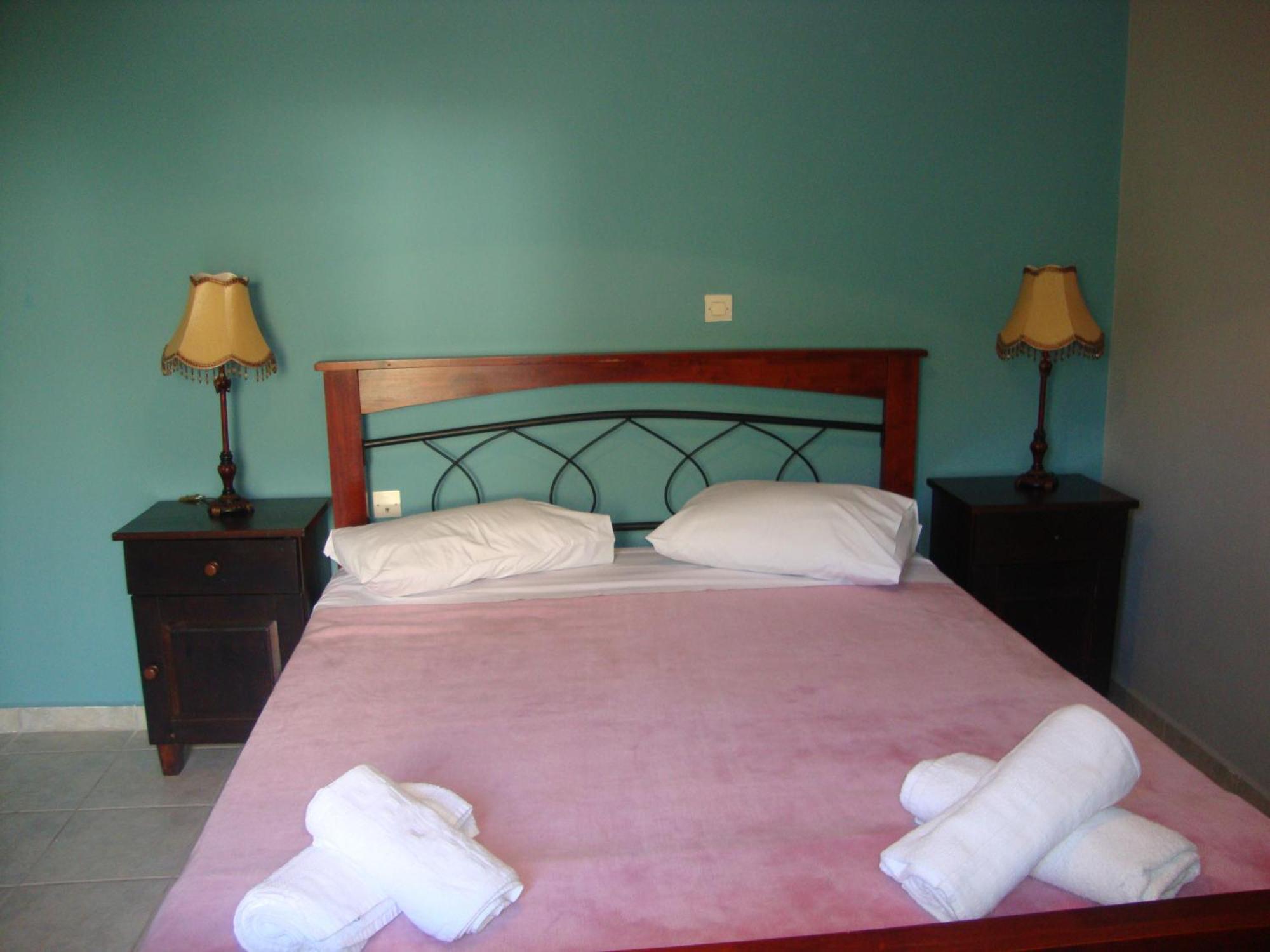 Kafiona Guesthouse Pírgos Dhiroú Екстериор снимка