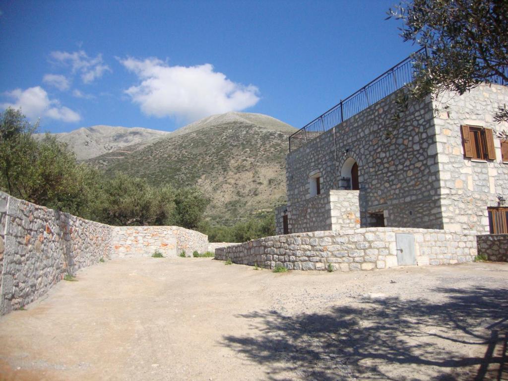 Kafiona Guesthouse Pírgos Dhiroú Екстериор снимка