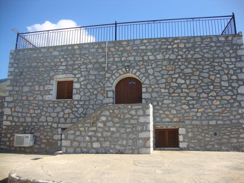 Kafiona Guesthouse Pírgos Dhiroú Екстериор снимка